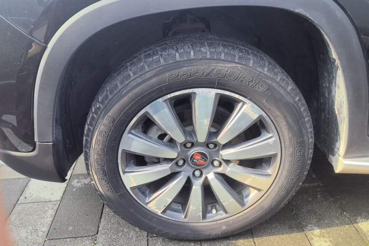 Used Roewe RX8 2018 30T Smart Connectivity Four-Wheel Drive Flagship Edition Left Front Wheel Hub
