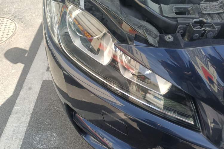 Used Jaguar F-PACE 2016 2.0T Two-Wheel-Drive R-Sport Sport Edition Right Front Headlight