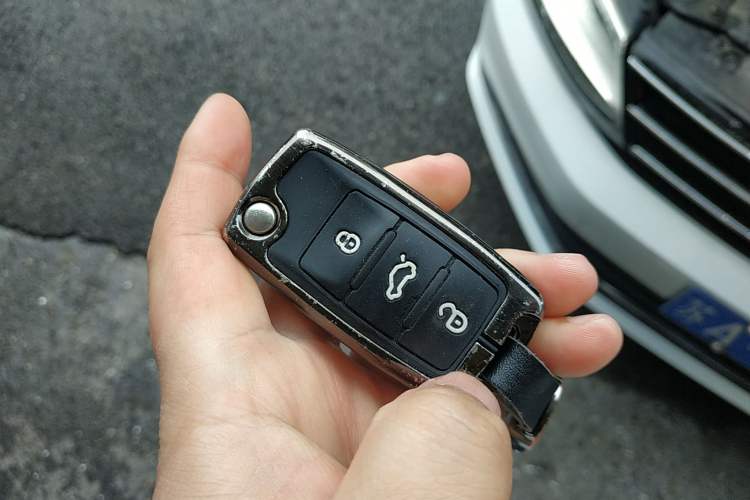 Used Volkswagen Sagitar 2018 1.6L Automatic Comfort Model Interior 1