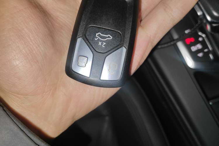 Used Audi A5 2019 Coupe 40 TFSI Fashion Edition China V Emission Standard Vehicle Key