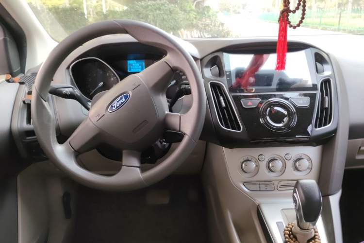 Used Ford Focus 2012 Sedan 1.6L Automatic Comfort Model Center Console