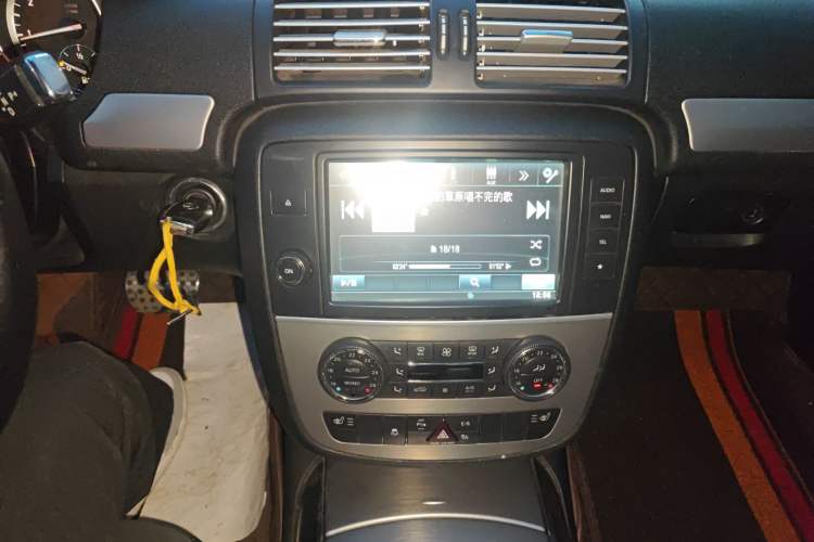 Used Mercedes-Benz R-Class 2014 R 320 4MATIC Business Model Audio And AC Panel