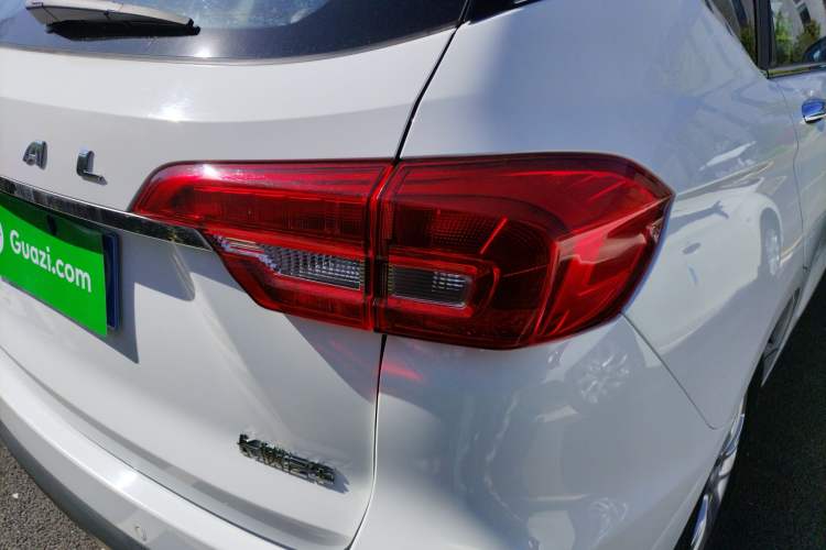 Used Haval M6 2019 1.5T DCT Two-Wheel Drive Value Edition China VI Standard Right Rear Taillight
