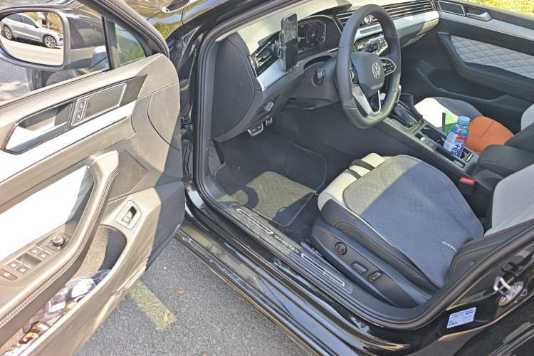 Used Volkswagen Magotan 2025 Revised Version Zhongxiang Edition 330TSI DSG Luxury Trim Driver Seat