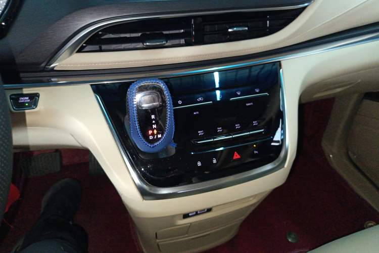 Used Buick GL8 2023 Facelifted Land Cruiser Executive Luxury Version
