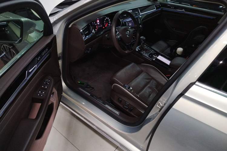 Used Volkswagen Phideon 2016 380TSI Two-Wheel-Drive Supreme Edition