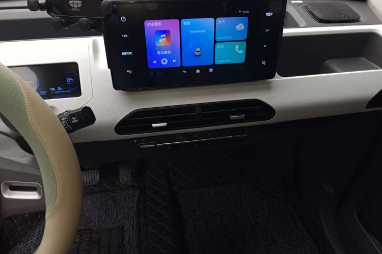 Used Geely Galaxy Panda 2024 Panda Mini 200km Endurance Bear Audio And AC Panel