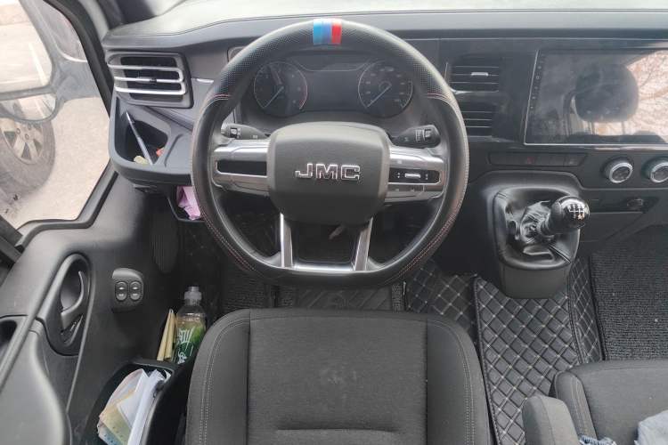 Used JMC Fushun 2023 2.0T Manual Short-Wheelbase Mid-Height Commercial Multi-Purpose 5-Seater Passenger Vehicle