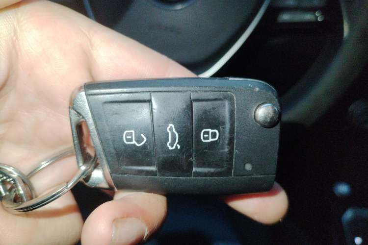 Used Volkswagen T-ROC 2022 280TSI DSG Two-Wheel Drive Comfort PLUS Vehicle Key