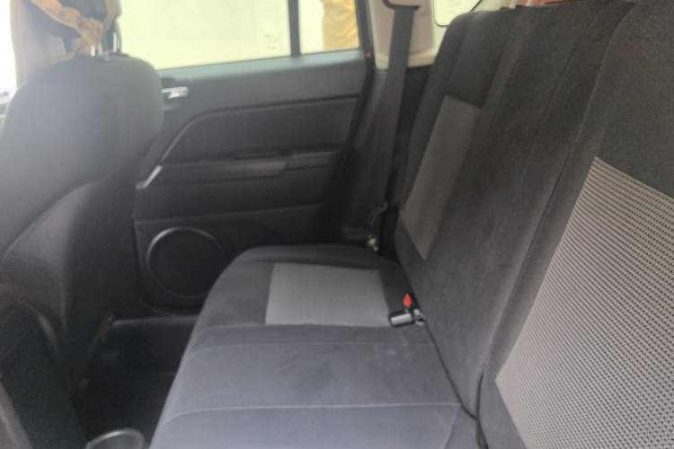 Used Jeep Compass 2013 2.0L two-wheel drive sport version Left Rear Seat