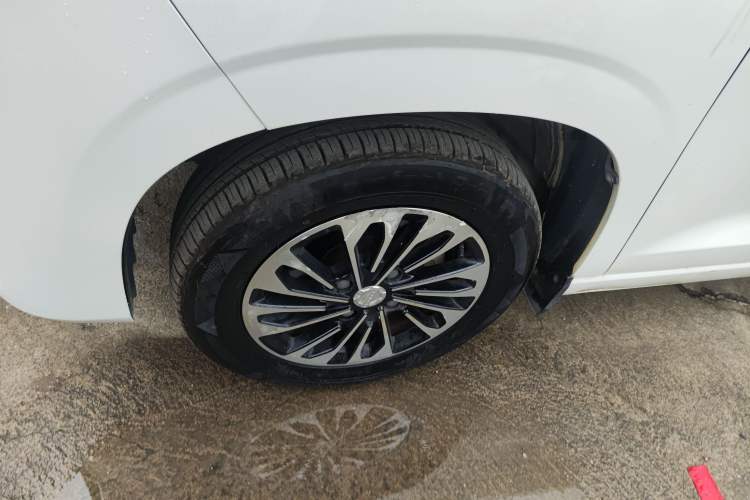 Used Dongfeng Fengon 380 2022 1.5L Comfort-Class Passenger Vehicle (Steel Spring) with 7 Seats
