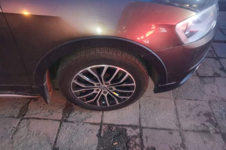 Used Volkswagen Cross Lavida 2014 1.4TSI DSG Right Front Wheel Hub