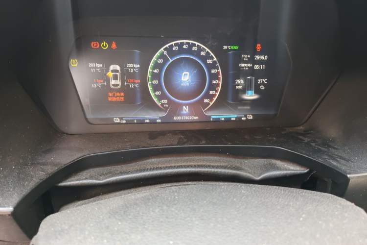 Used Soueast DX3 2018 EV Flagship Model Odometer Close Up