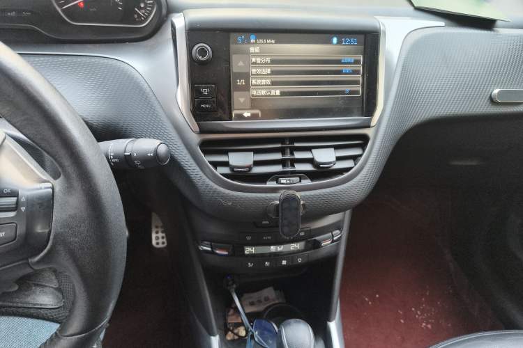 Used Peugeot 2008 2015 1.6THP Automatic Navigation Edition Audio And AC Panel