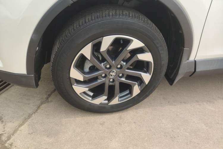 Used Toyota RAV4 2016 2.5L Automatic 4x4 Elite Edition Left Front Wheel Hub