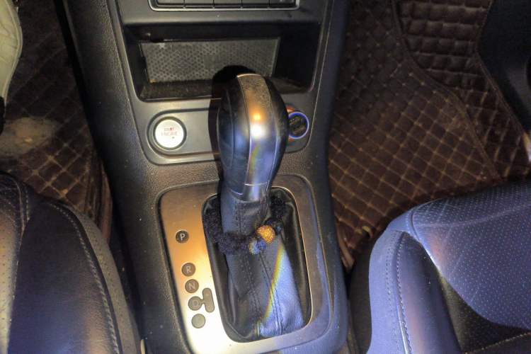 Used Volkswagen Tiguan 2015 1.8TSI Automatic Two-Wheel Drive Luxury Model Gear Lever