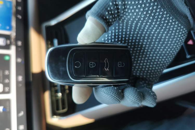 Used Chery Tiggo 8 L 2024 2.0T Two-Wheel Drive Prestige Version 5 Seats
