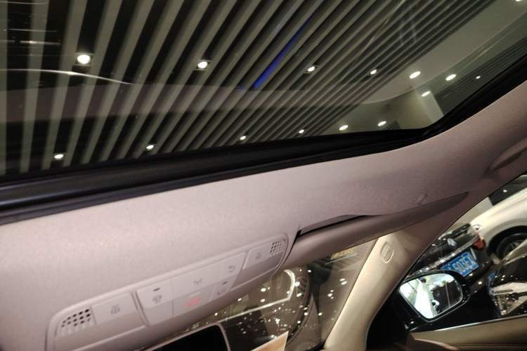 Used Mercedes-Benz E-Class 2020 Restyled E 300 L Exclusive Edition Headliner