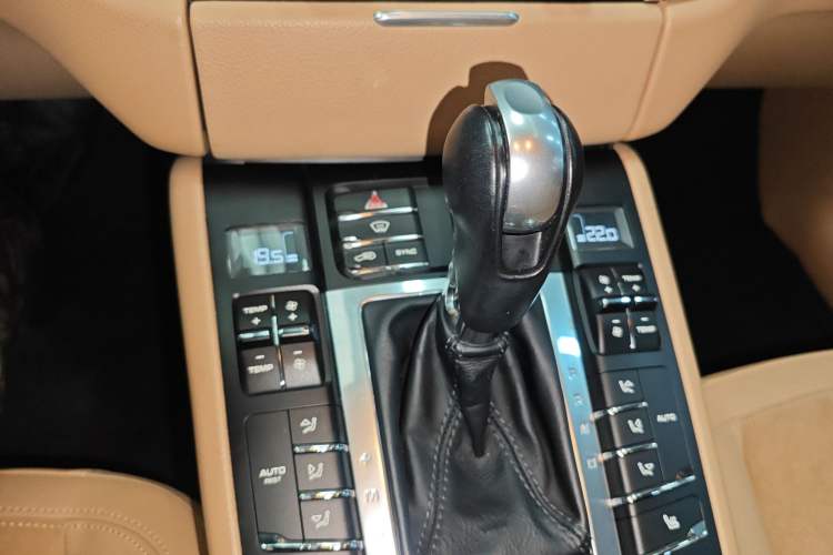 Used Porsche Macan 2017 Macan 2.0T Gear Lever