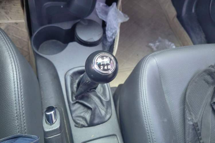 Used Kia Sportage 2013 2.0L Manual Two-Wheel Drive GLS Gear Lever