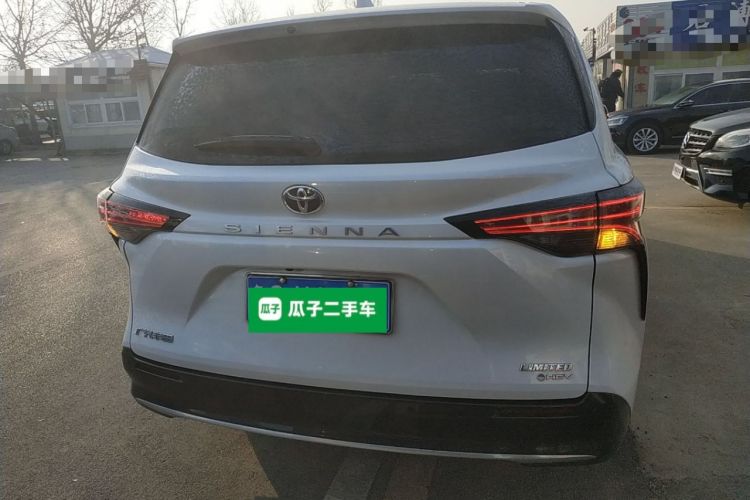 Used Toyota Sienna 2024 2.5L Hybrid Luxury Edition