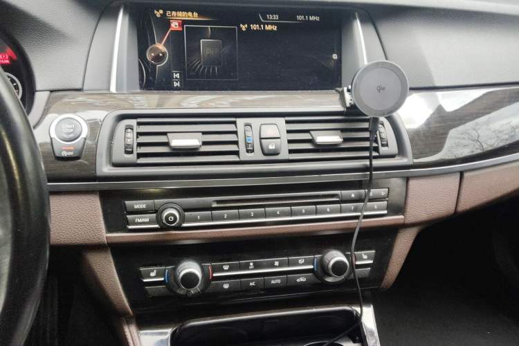 Used BMW 5 Series 2017 525Li Luxury Design Package Audio And AC Panel