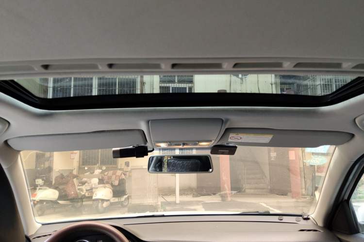 Used Volkswagen Lavida 2013 Restyled Classic 1.6L Manual Comfort Edition Headliner