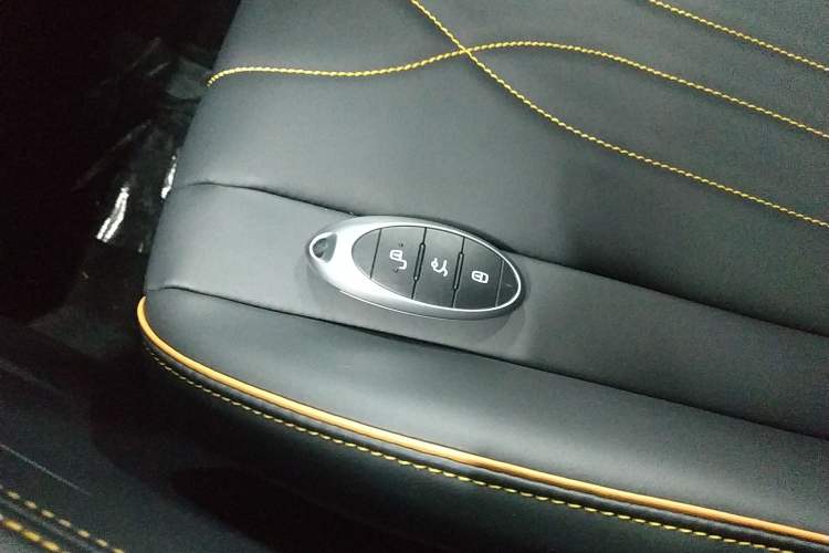 Used Bestune T77 2023 1.5T Automatic Luxury Model Vehicle Key