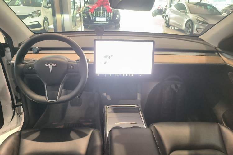 Used Tesla Model Y 2022 Long-Range All-Wheel-Drive Version Center Console