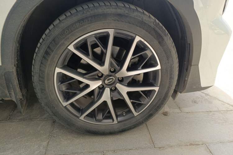 Used GAC Trumpchi GS8 2022 Linghang Series 2.0 TGDI Two-Wheel Drive Luxury Smart Connectivity Version (6 Seats) Right Front Wheel Hub