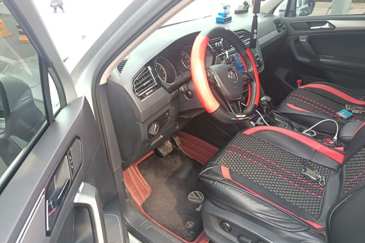 Used Volkswagen Tiguan L 2017 330TSI Automatic Two-Wheel Drive Luxury Edition Driver Seat