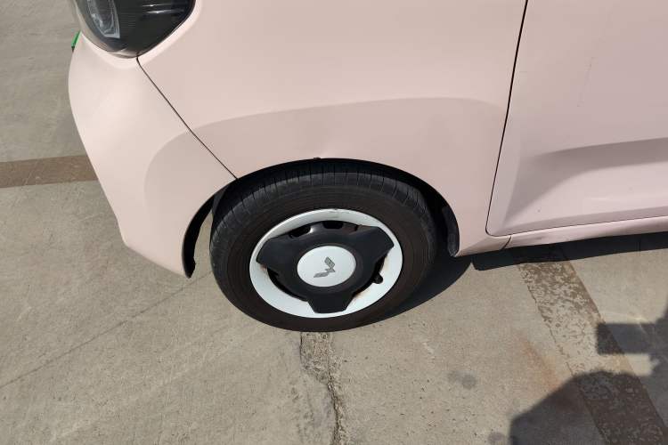 Used Wuling Hongguang MINIEV 2021 Macaron Fashion Model Lithium Iron Phosphate Left Front Wheel Hub