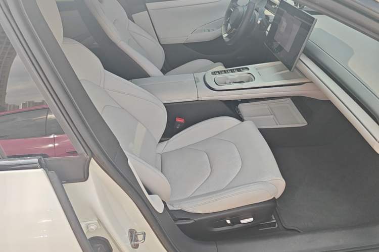 Used Xiaomi Auto SU7 2024 Four-Wheel Drive Ultra-Long Range Advanced Intelligent Driving Max Edition