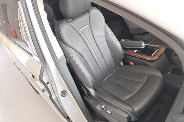 Used Hongqi HQ9 2023 2.0T Smart Connect Flagship Edition Right Front Seat