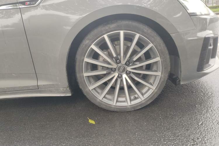 Used Audi A5 2023 Sportback 40 TFSI quattro Luxury Dynamic Edition Right Front Wheel Hub