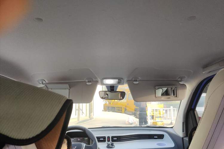 Used Wuling Hongguang MINIEV 2021 Macaron Sandwich Model 120 km Lithium NMC
