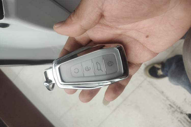 Used Farizon Super VAN 2025 Model Wealth Creation Version—Long Wheelbase High Roof 106kWh Vehicle Key