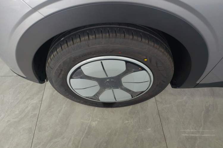 Used Geely Galaxy Geome 2026 Model 310km Youth Edition Left Front Wheel Hub