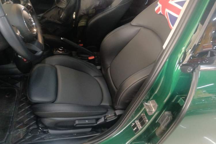 Used MINI MINI 2022 Updated 1.5T COOPER Classic Edition Five-Door Version
