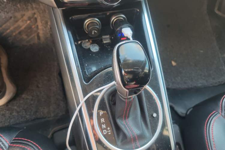 Used Zotye Domy X5 2015 1.5T CVT ZhiXian Model China IV Standard Gear Lever