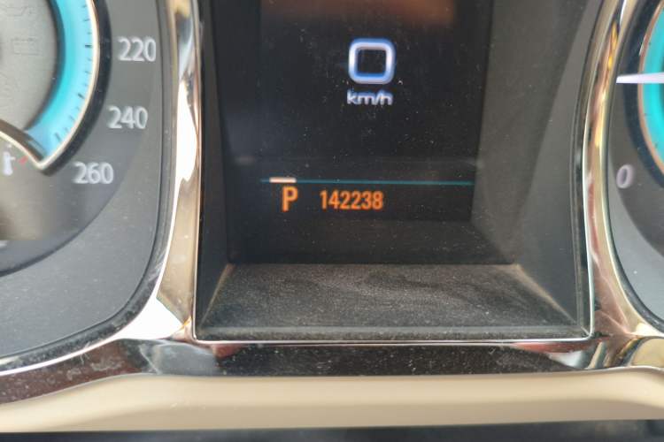 Used Buick LaCrosse 2011 2.4L SIDI Luxury Edition Odometer Close Up