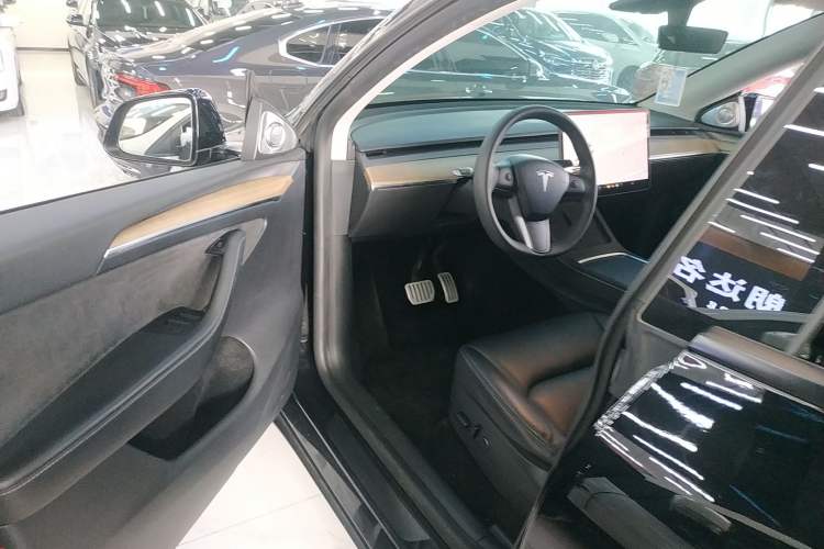 Used Tesla Model Y 2021 Standard Range Rear-Wheel Drive Version