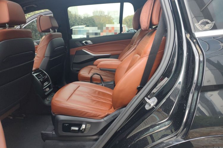 Used BMW X7 2021 Restyled xDrive40i Luxury Version with M Sport Package Left Rear Seat