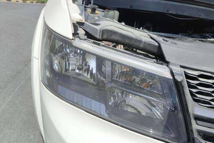Used Dodge Journey 2014 2.4L Two-Wheel Drive Touring Edition Right Front Headlight