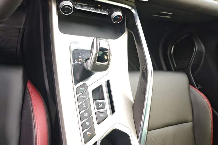 Used Geely Auto Coolray 2019 Sport Model 260T DCT Battle China V Standard Gear Lever