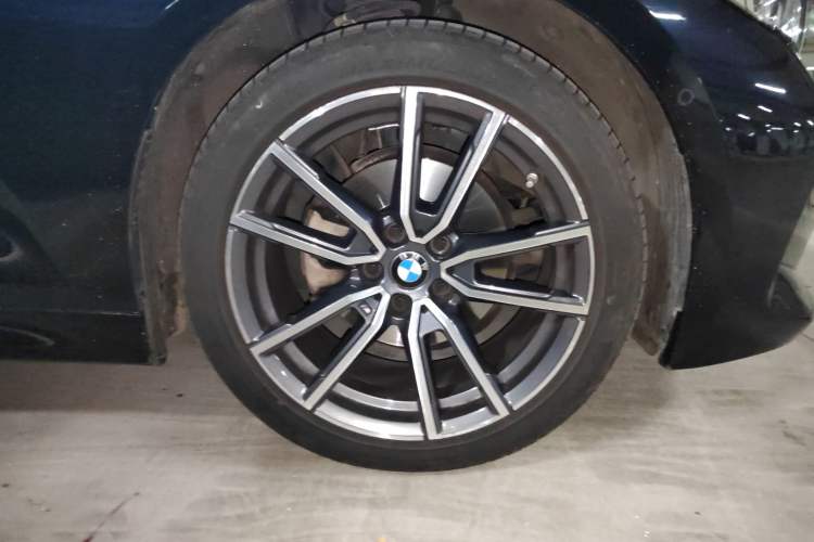 Used BMW 3 Series 2023 325Li M Sport Package Right Front Wheel Hub