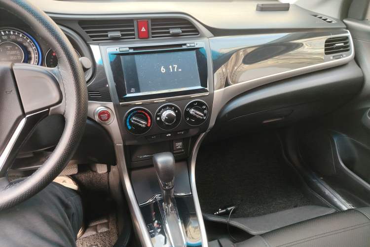 Used Honda Crider 2015 1.8L automatic luxury edition
