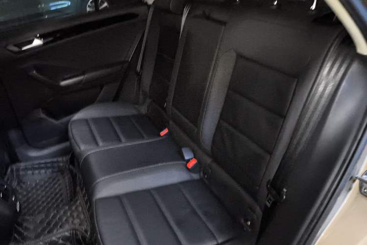 Used Volkswagen T-ROC 2019 280TSI DSG Two-Wheel Drive Comfort Version China VI Standard Left Rear Seat