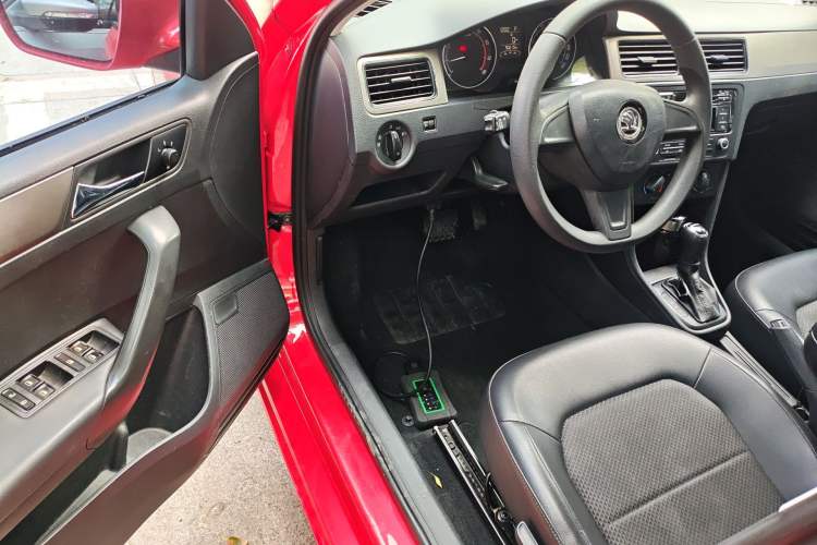 Used Skoda Rapid Spaceback 2014 1.6L Automatic Enjoyment Edition Driver Seat