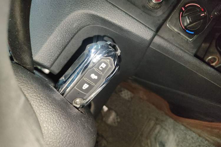 Used Volkswagen Santana 2015 1.6L Manual Comfort Edition
